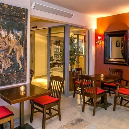 Thalassies يميناريا